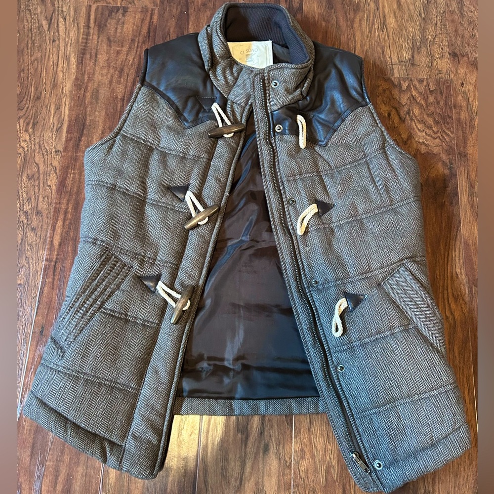 NWOT Ci Sono Vest, Herringbone print, size small!